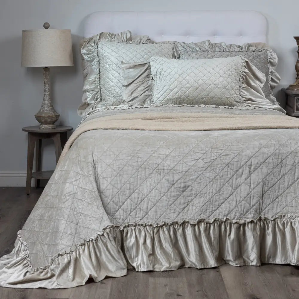 Estrella Quilt - Oyster - Twin Quilt - Bedding