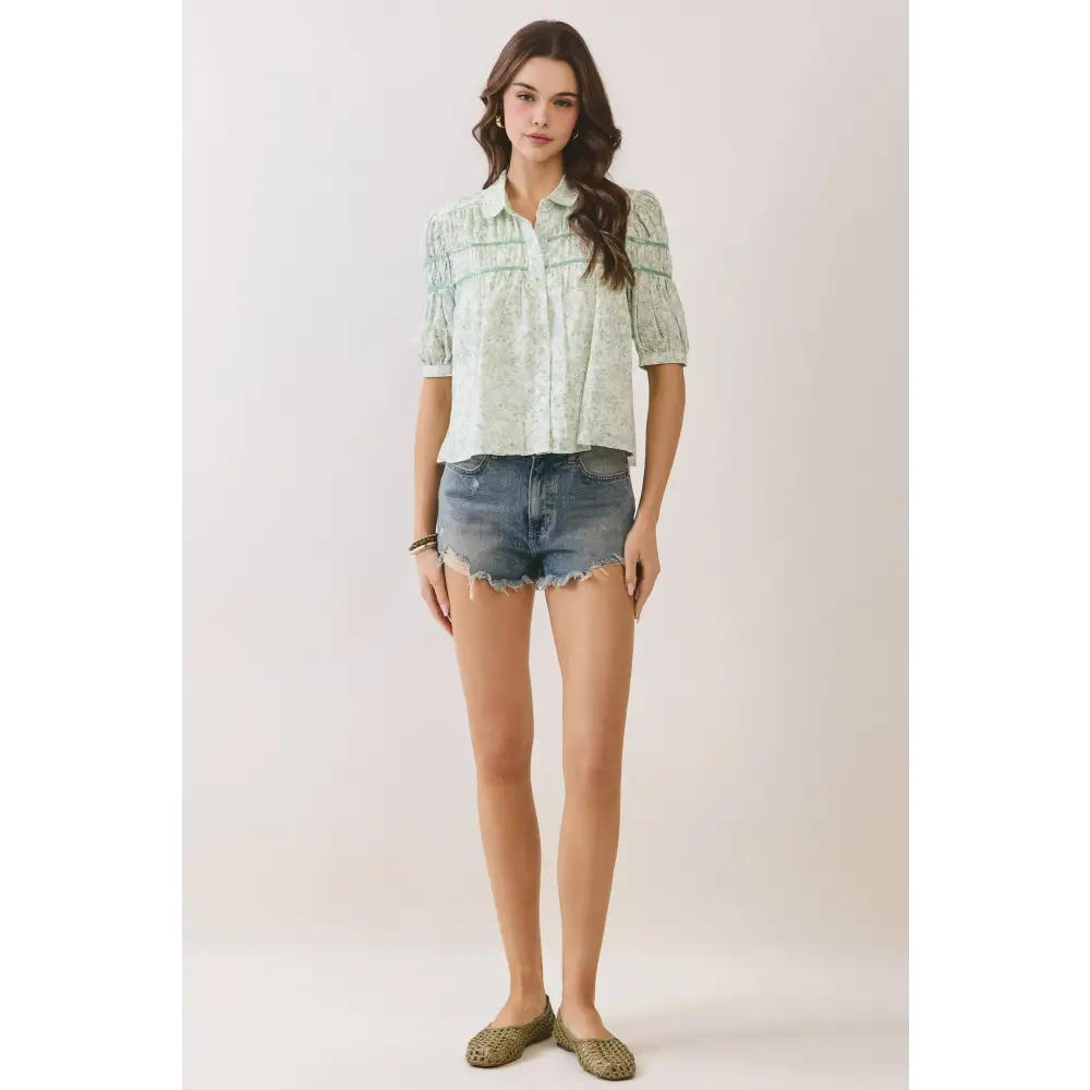 CT9819-Floral Print Pintuck Button Down Puff Sleeve Blouse