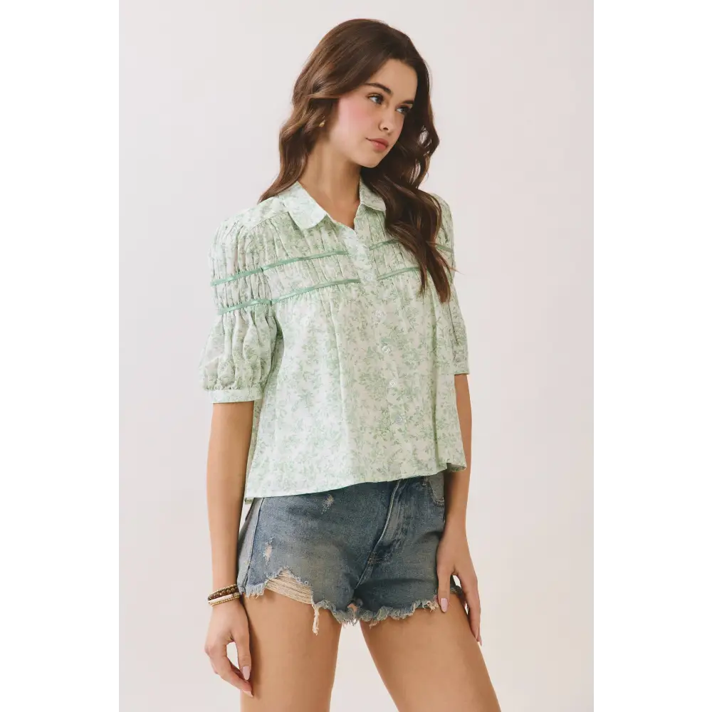 CT9819-Floral Print Pintuck Button Down Puff Sleeve Blouse