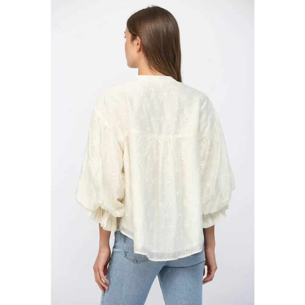 FLORAL CUTWORK EMB BUBBLE SLV BLOUSE FT21275