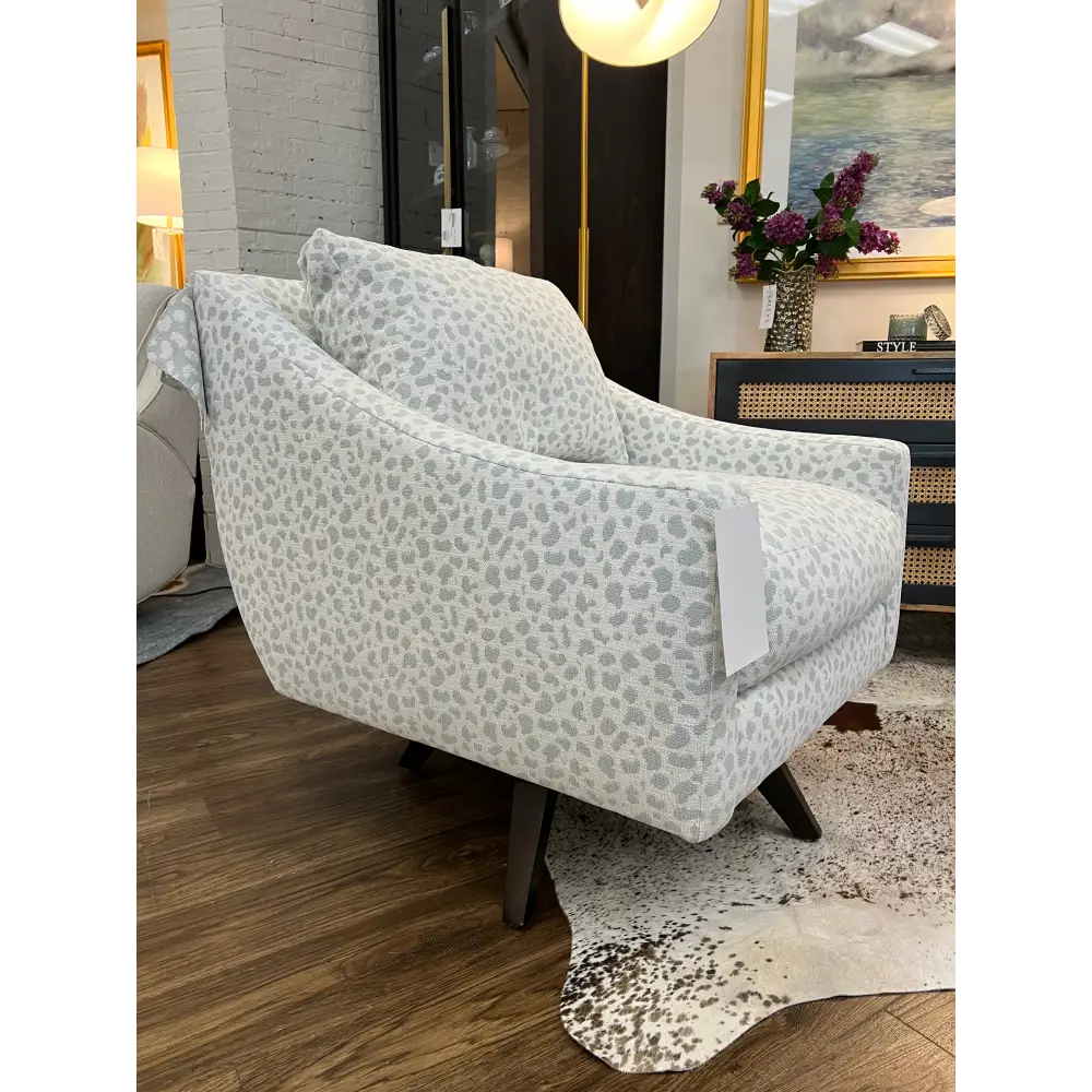 NASH SWIVEL CHAIR - Accent Chair