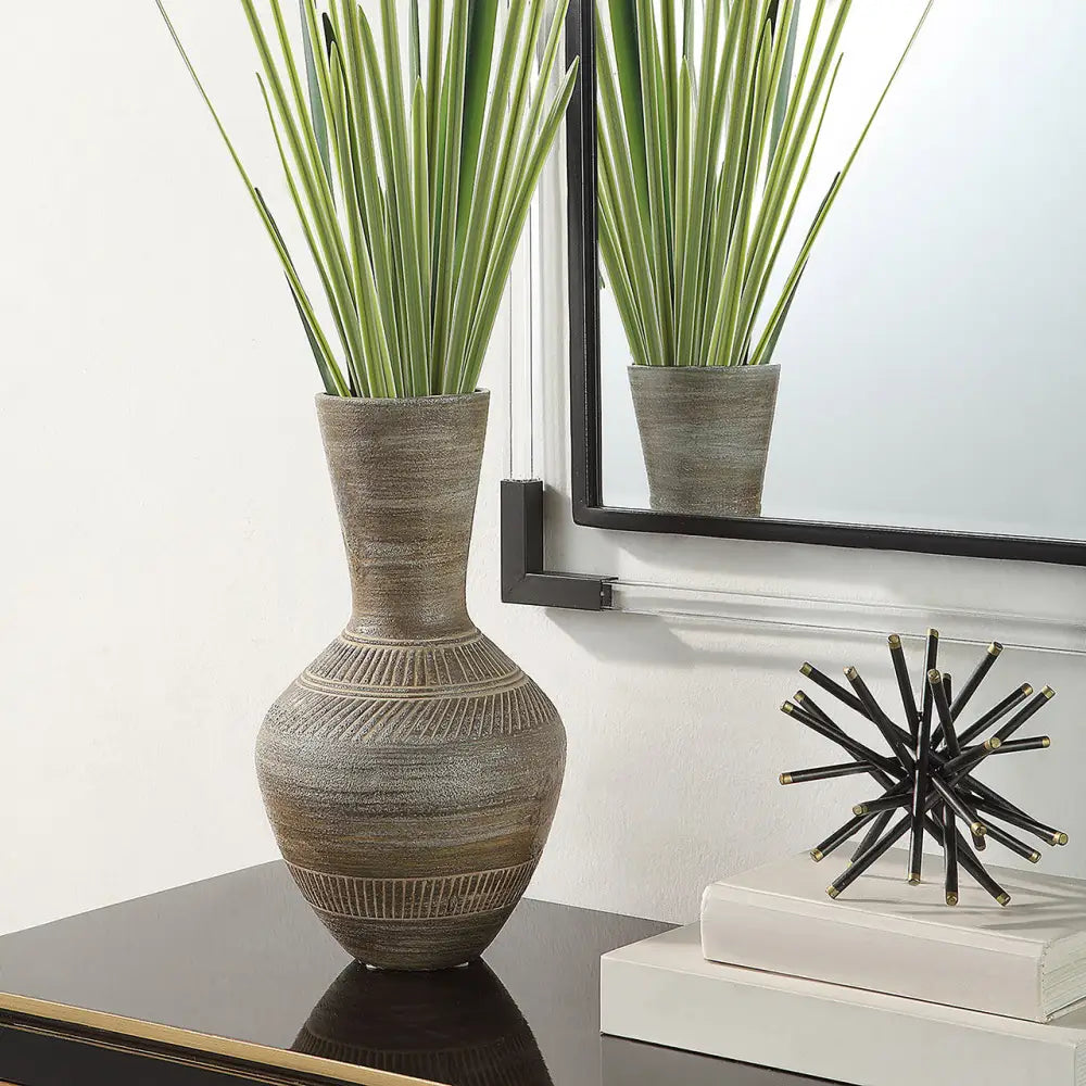 Willow Short Vase - Accessories